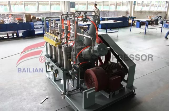 Por que precisamos usar um compressor profissional de hélio?